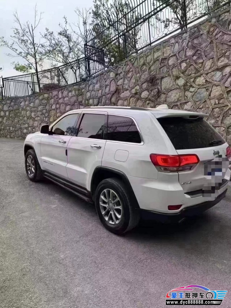 17年Jeep大切诺基轿车抵押车出售