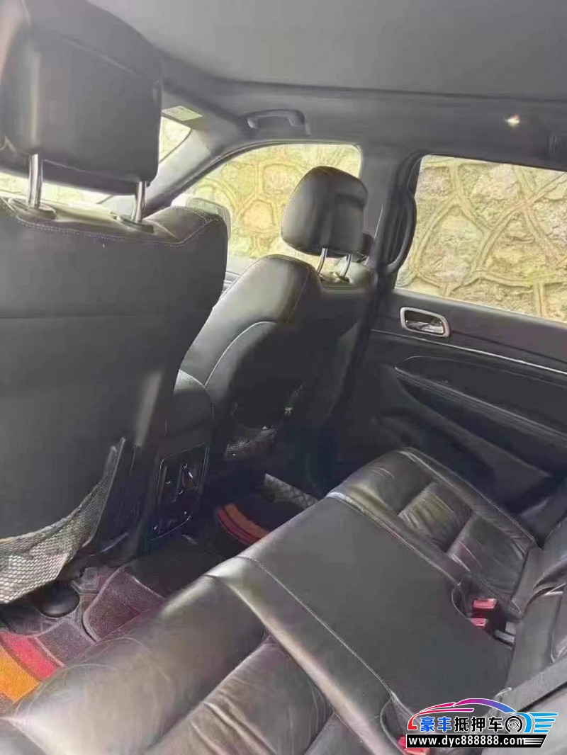 17年Jeep大切诺基轿车抵押车出售