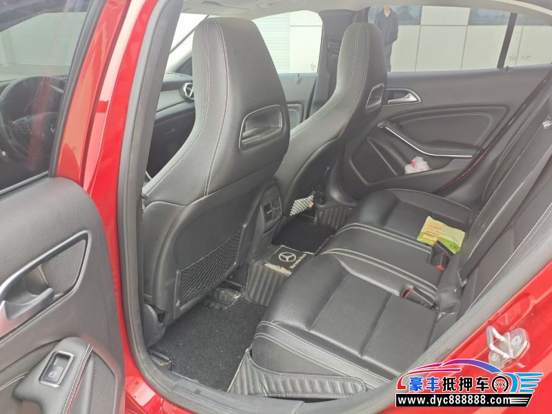 18年奔驰GLA轿车抵押车出售