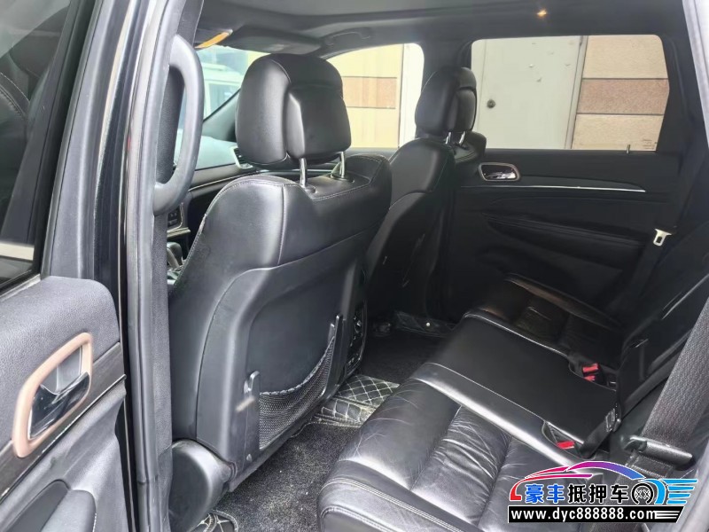 17年Jeep大切诺基轿车抵押车出售