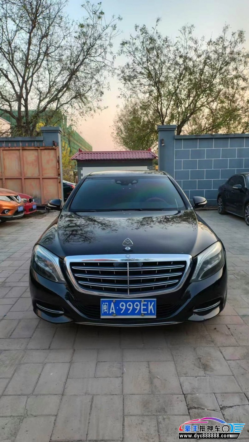 16年奔驰迈巴赫S级轿车