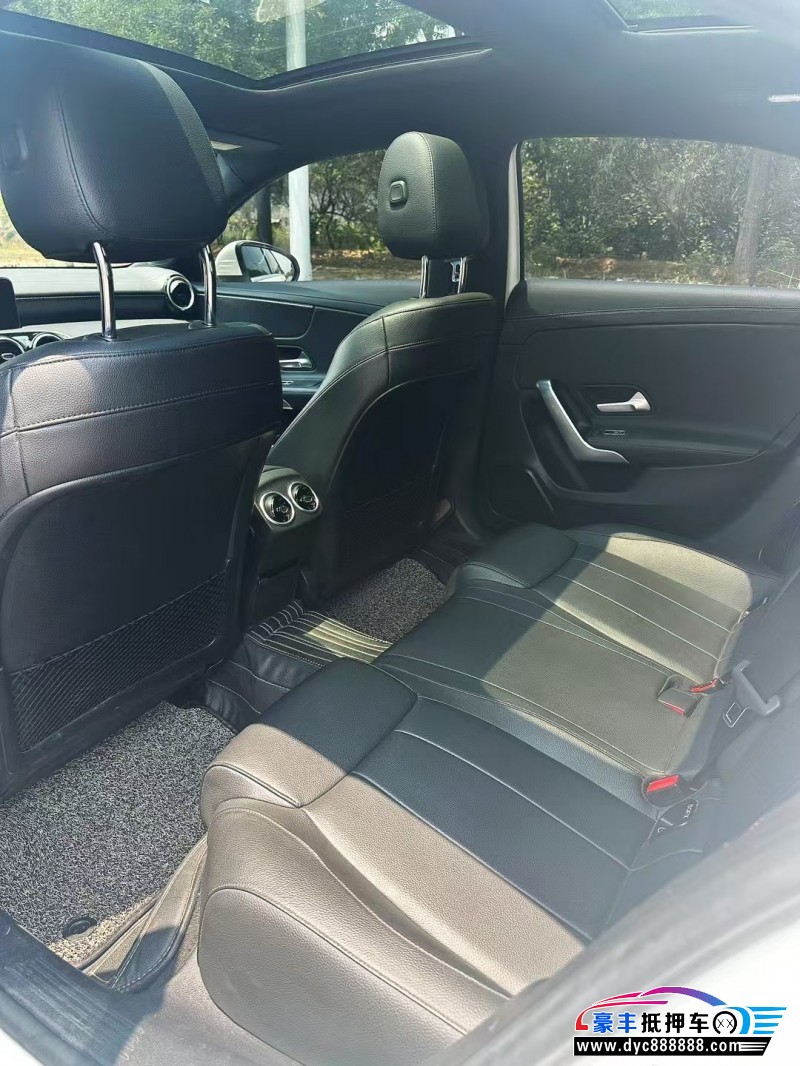 20年奔驰A轿车抵押车出售