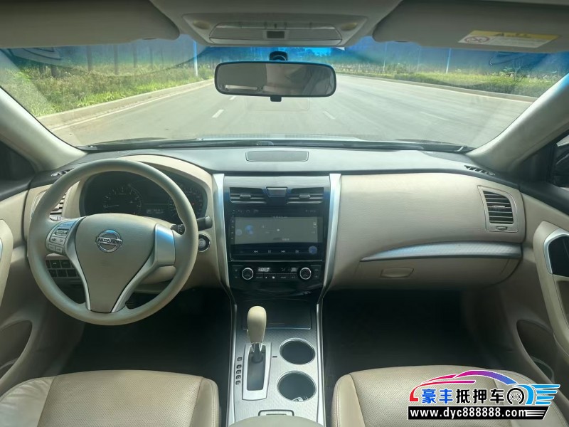 17年日产天籁轿车抵押车出售