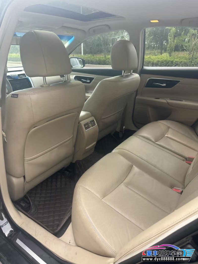 17年日产天籁轿车抵押车出售