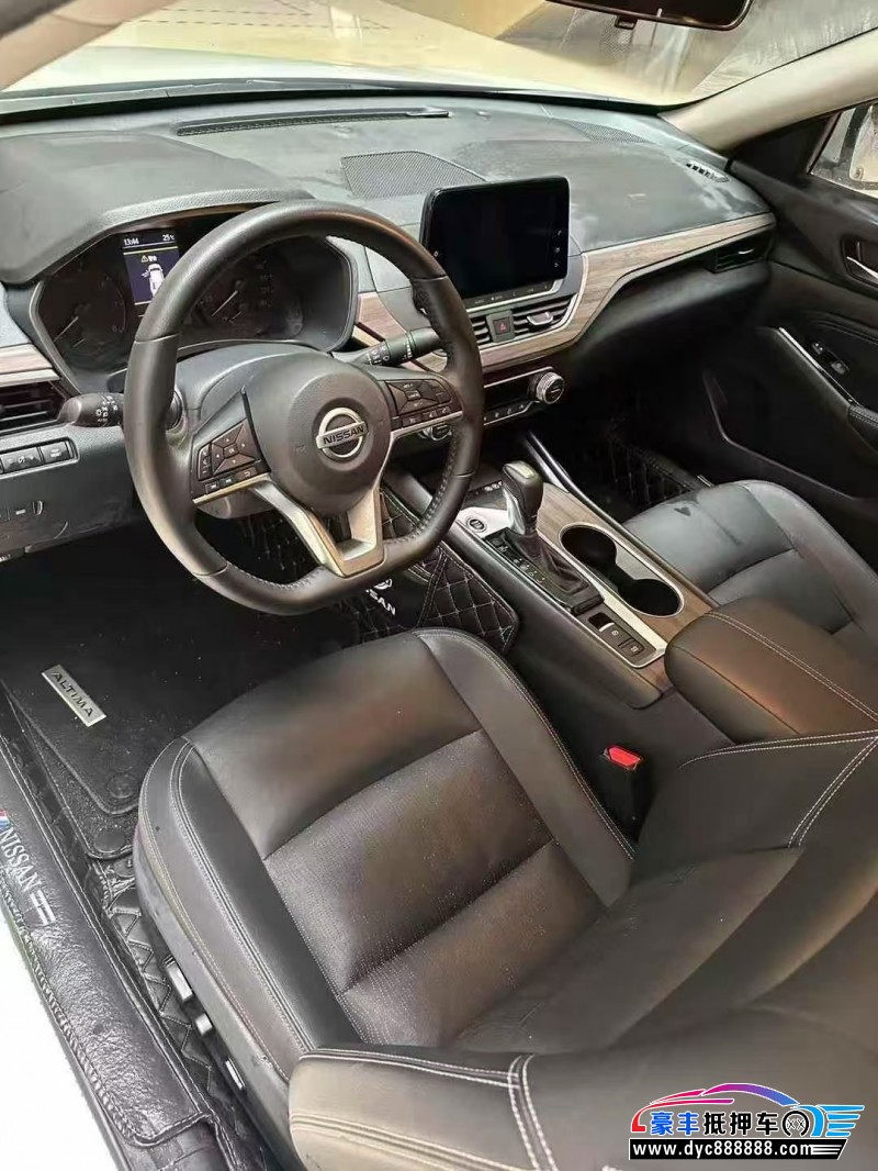 22年日产天籁轿车抵押车出售