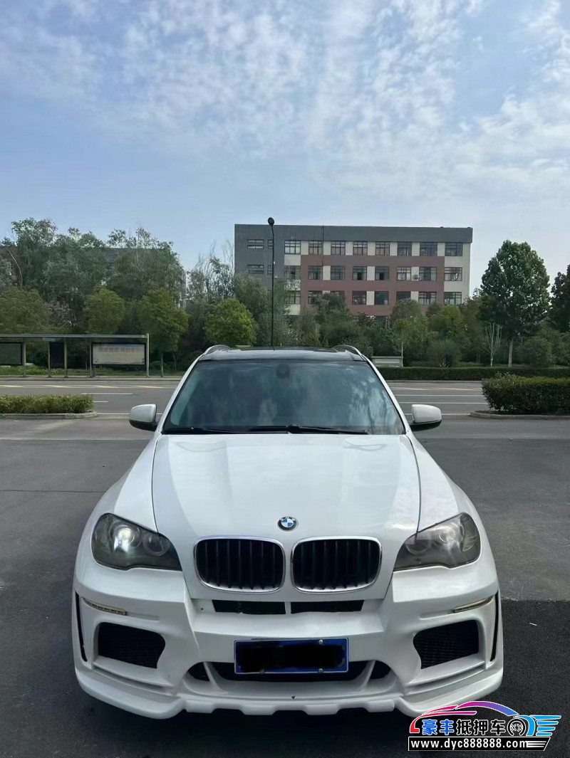 抵押车出售13年宝马X5轿车