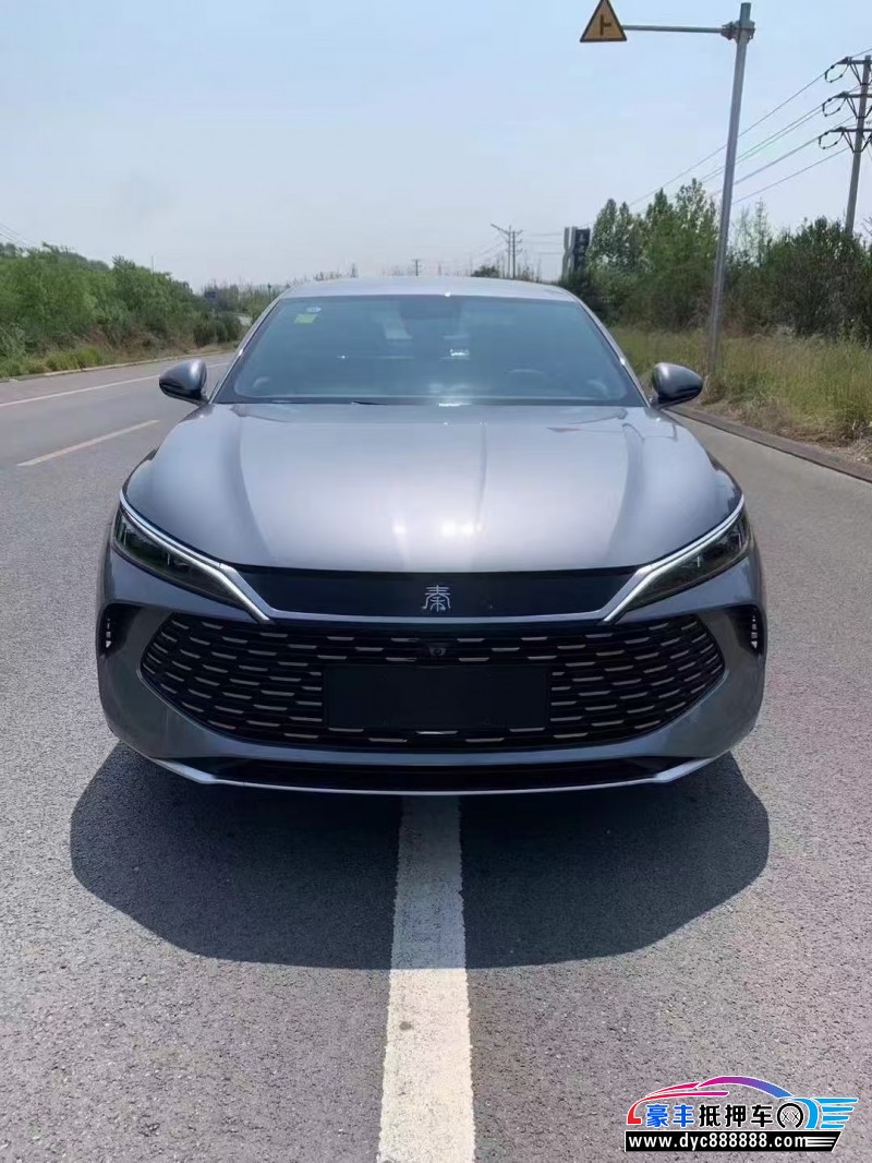 抵押车出售25年比亚迪秦轿车