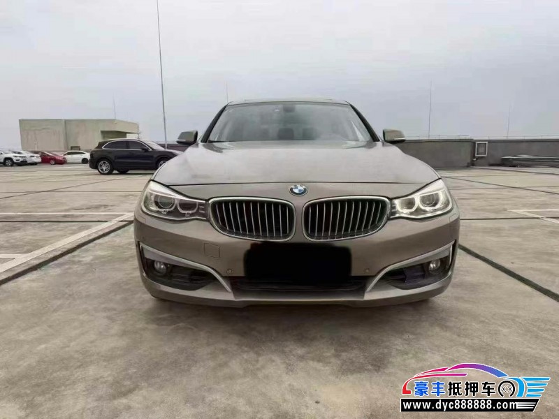 抵押车出售14年宝马3系轿车