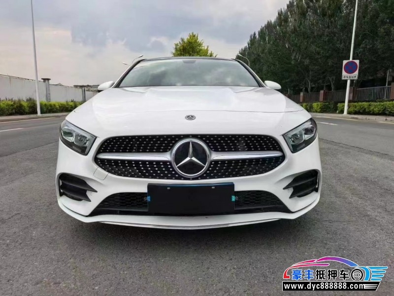 21年奔驰A轿车抵押车出售