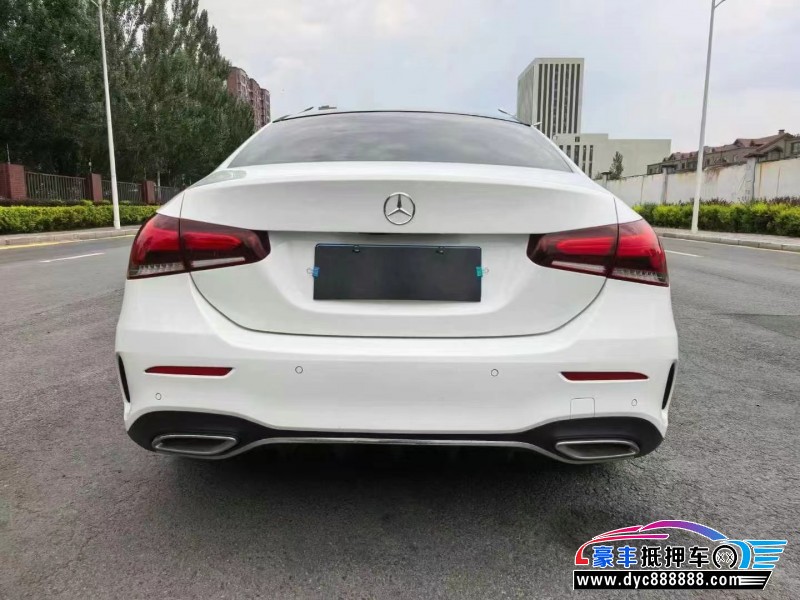 21年奔驰A轿车抵押车出售