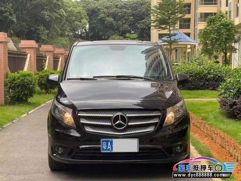 21年奔驰威霆轿车