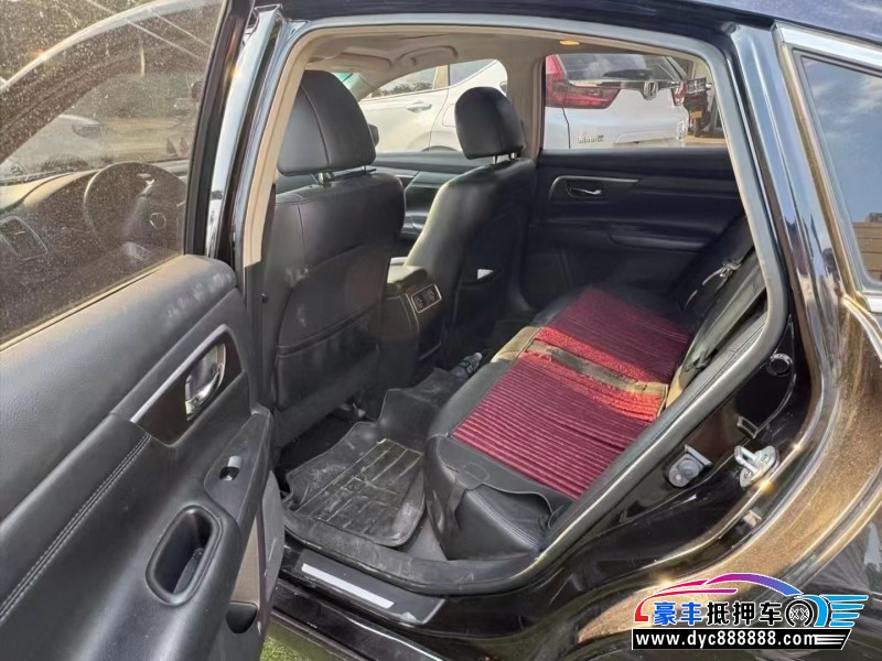 16年日产天籁轿车抵押车出售