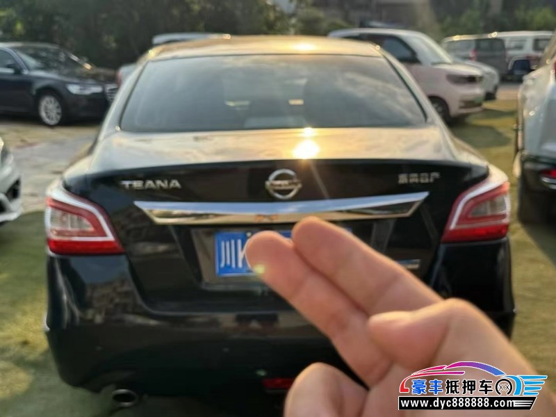 16年日产天籁轿车抵押车出售