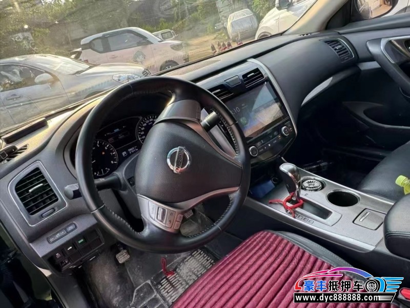 16年日产天籁轿车抵押车出售