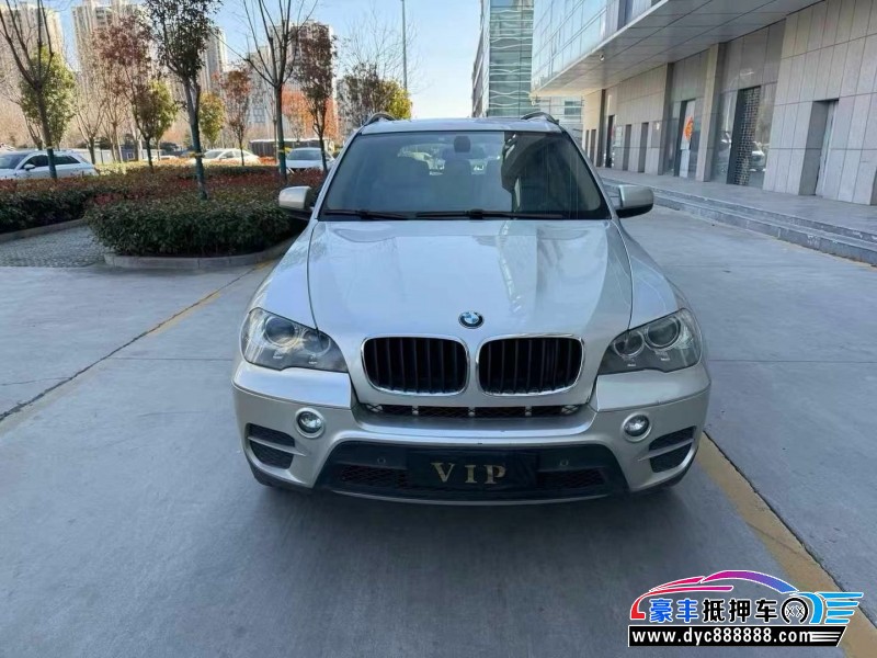 抵押车出售13年宝马X5轿车