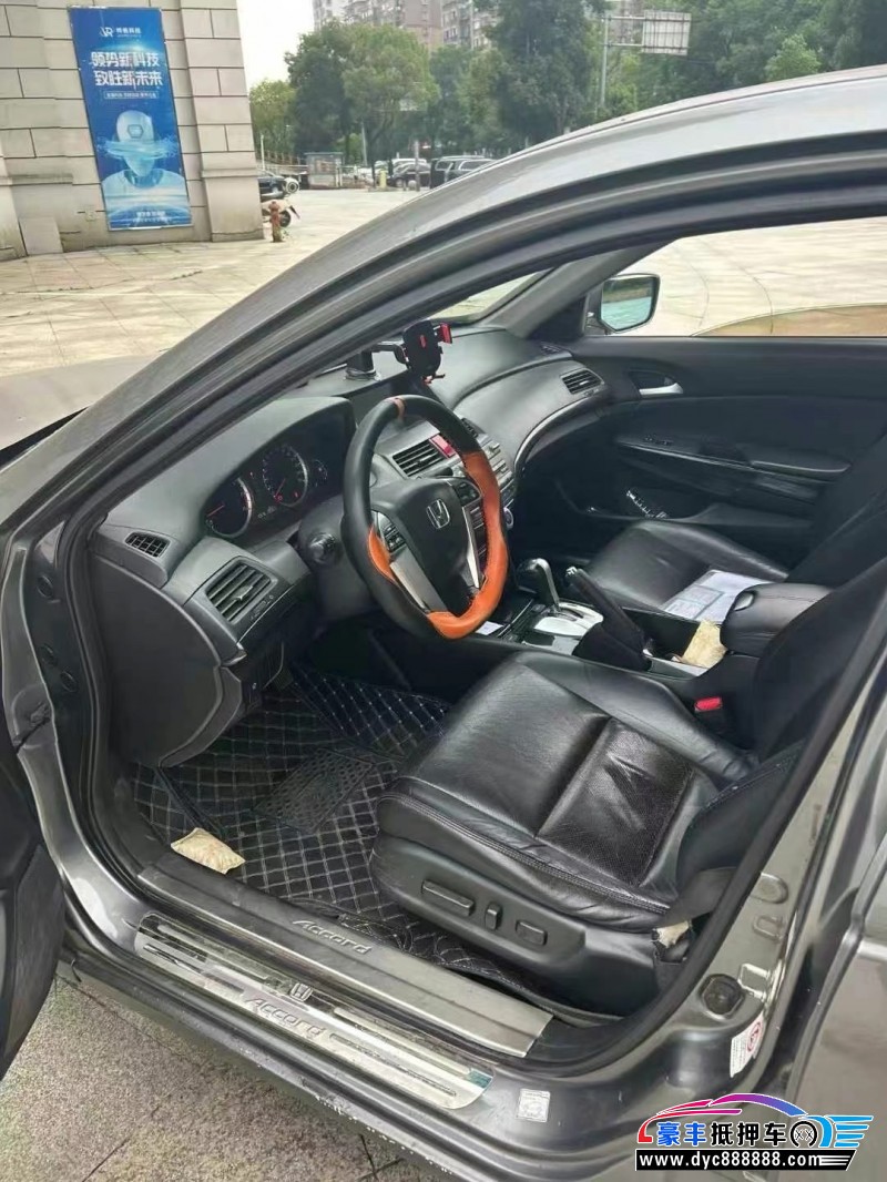 13年本田雅阁轿车抵押车出售