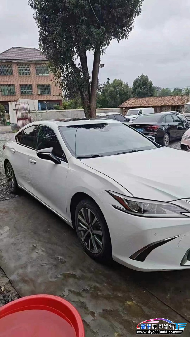 20年雷克萨斯ES轿车抵押车出售