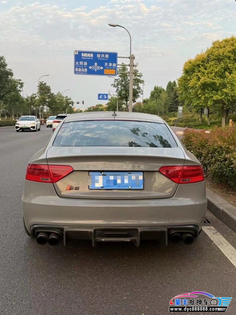 13年奥迪S5轿车抵押车出售