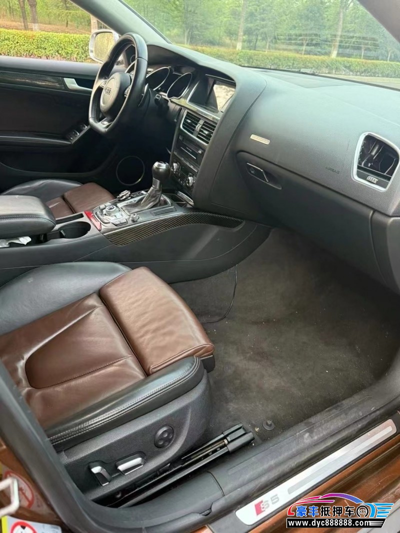 13年奥迪S5轿车抵押车出售