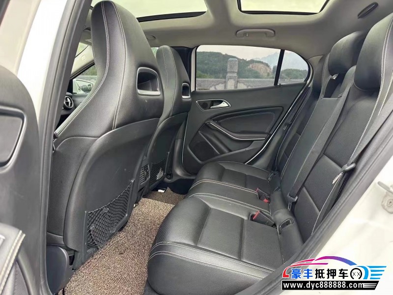 16年奔驰GLA轿车抵押车出售