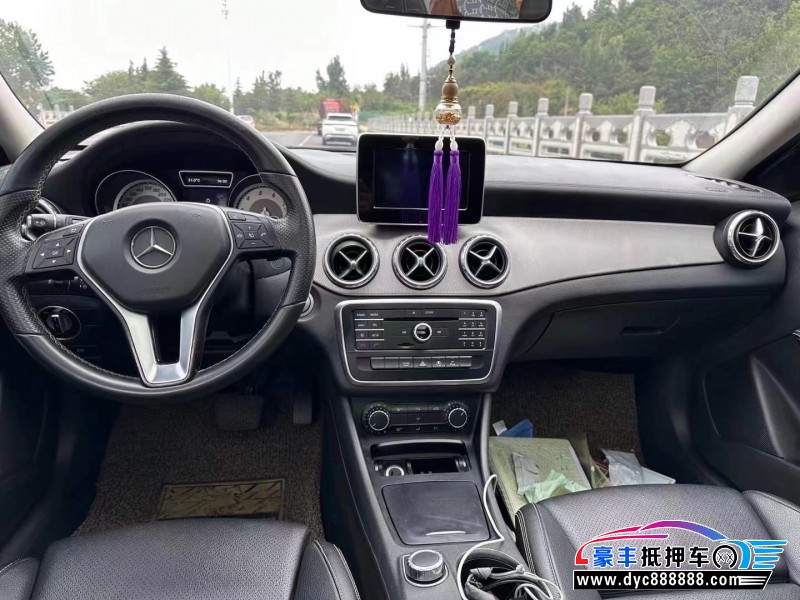 16年奔驰GLA轿车抵押车出售