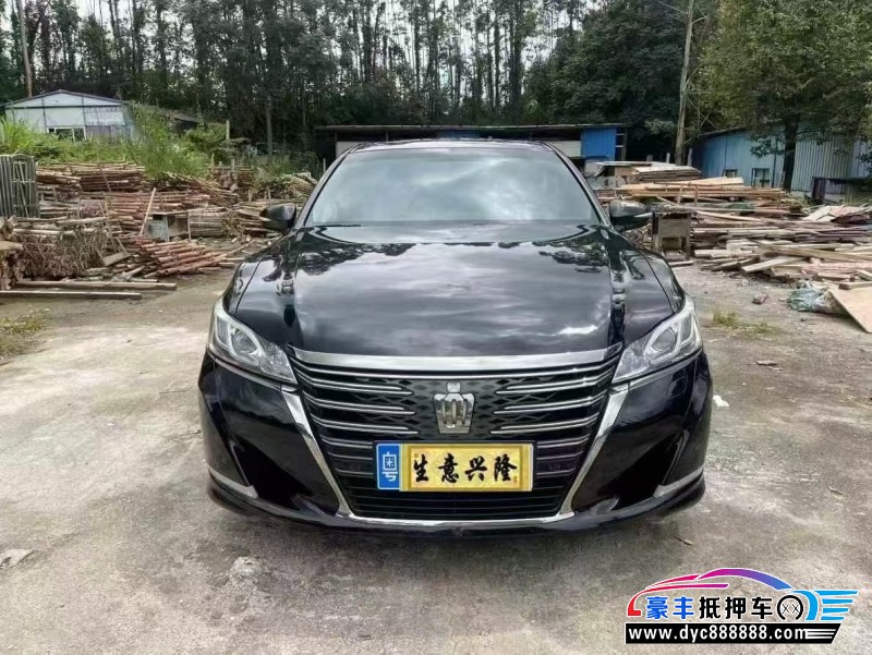 抵押车出售19年丰田皇冠轿车
