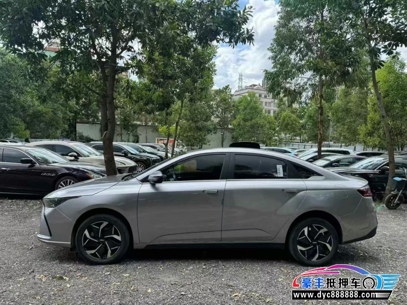 24年吉利几何轿车抵押车出售