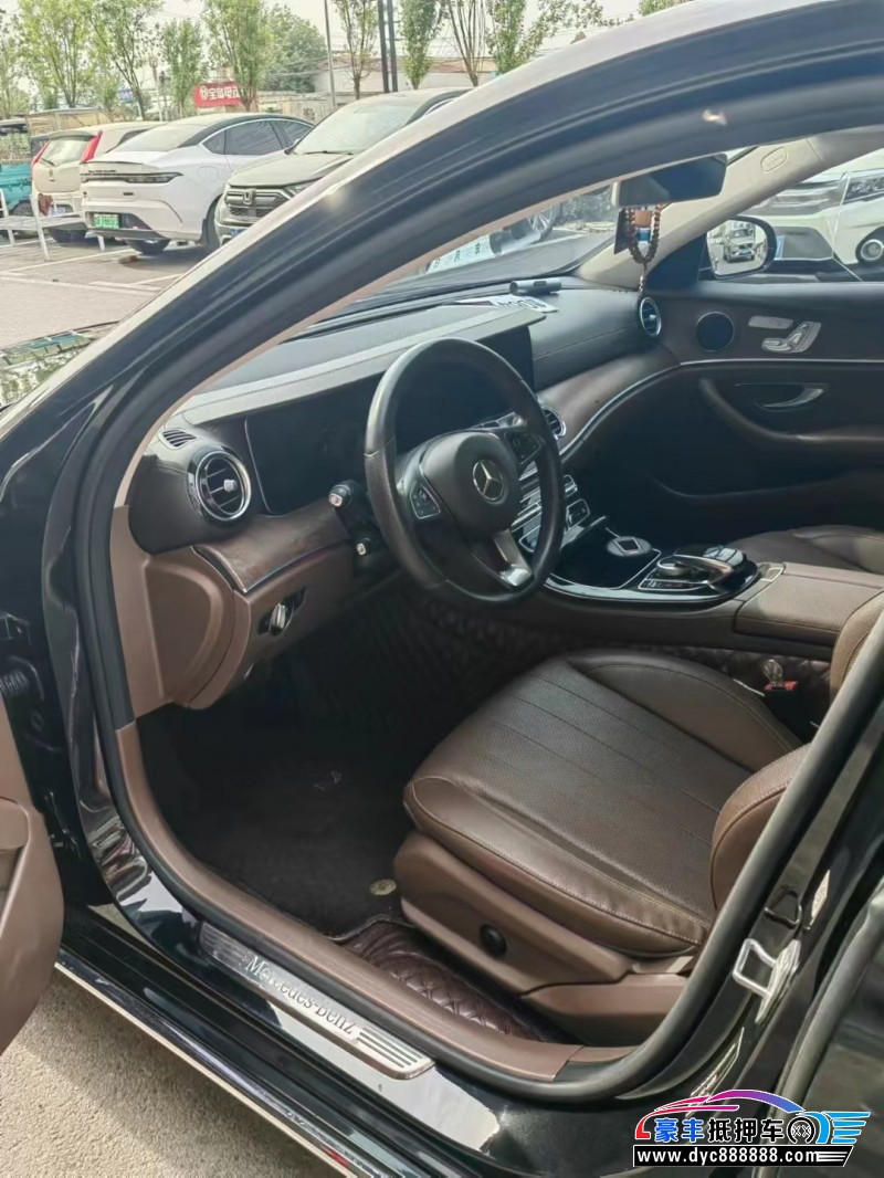 17年奔驰E轿车抵押车出售