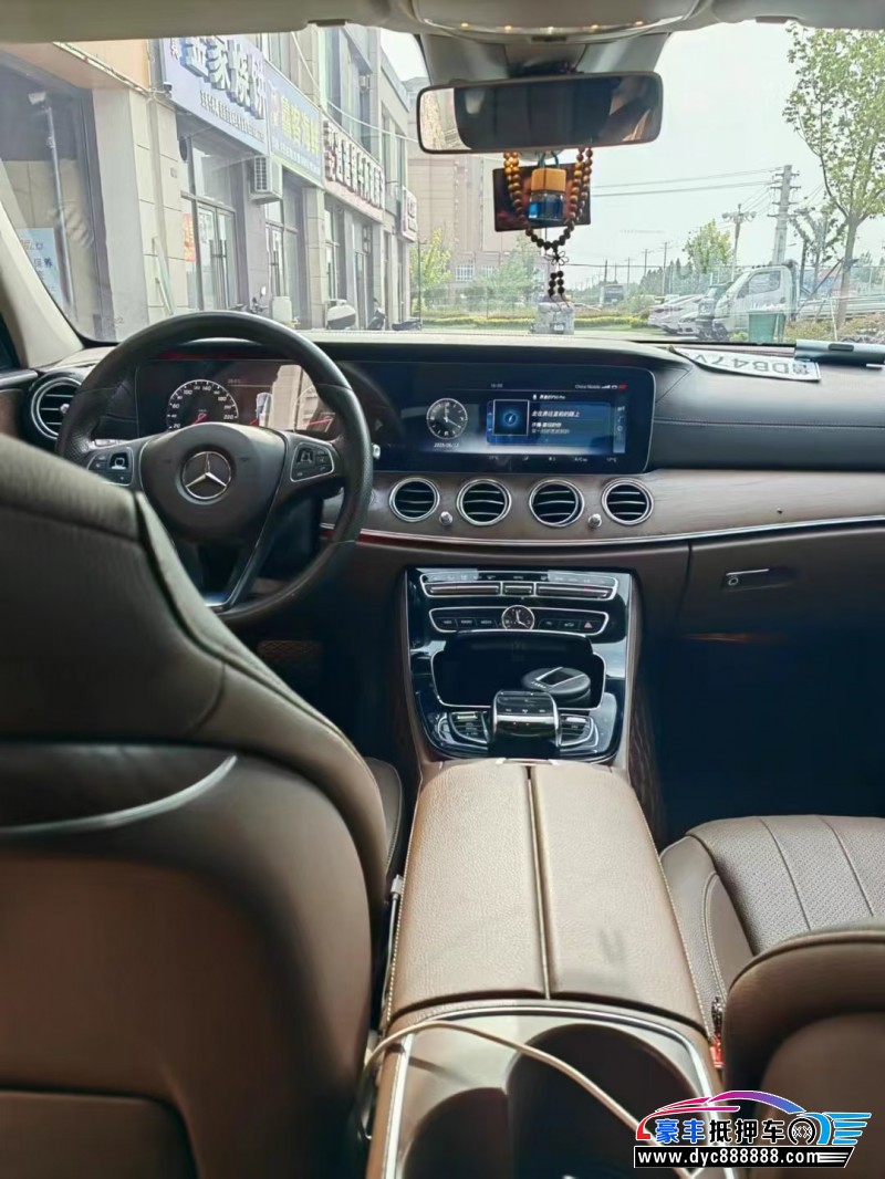 17年奔驰E轿车抵押车出售