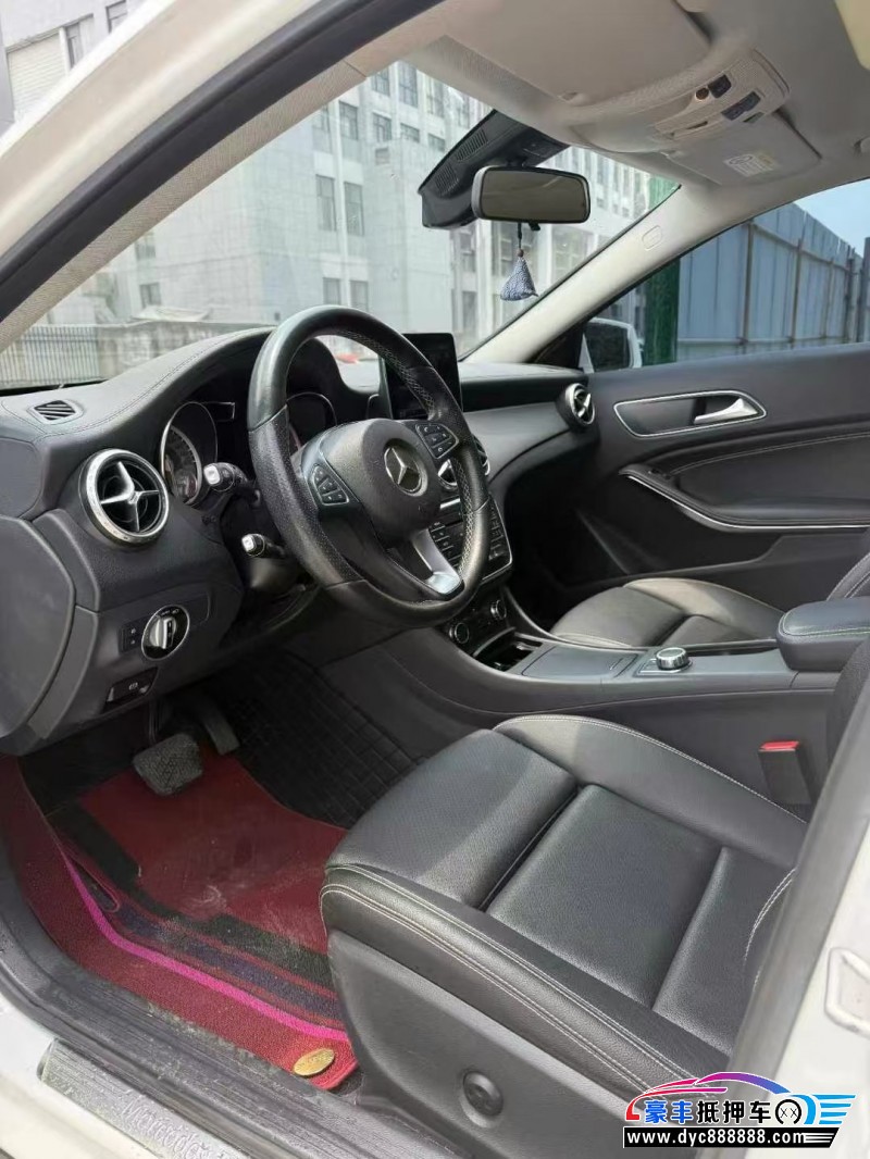 17年奔驰GLA轿车抵押车出售