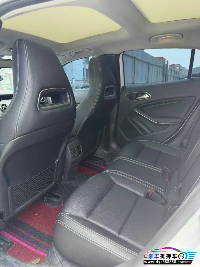 17年奔驰GLA轿车抵押车出售