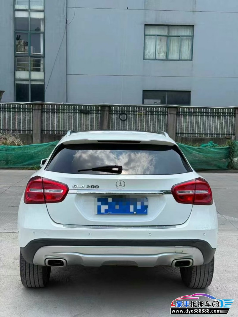 17年奔驰GLA轿车抵押车出售