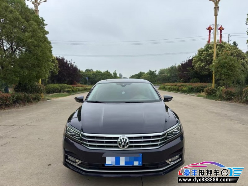 抵押车出售17年大众帕萨特轿车