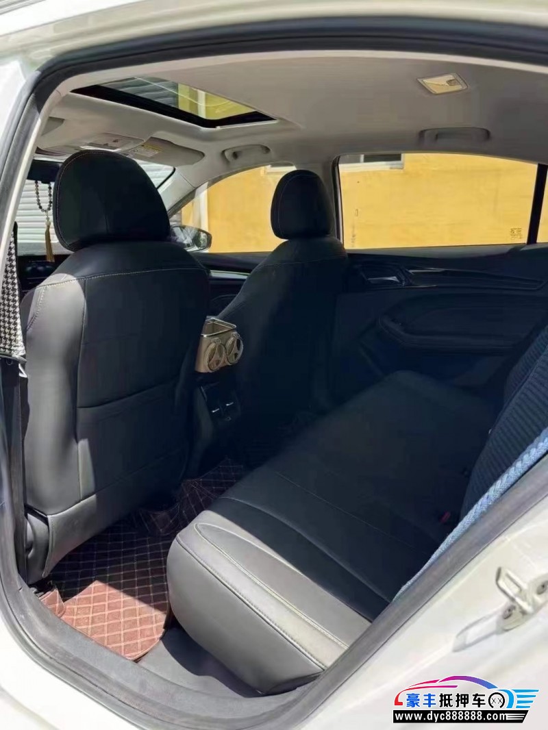 22年荣威i5轿车抵押车出售