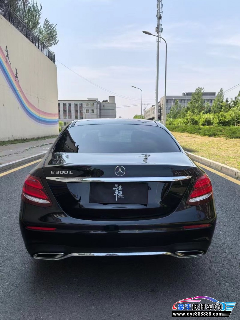 17年奔驰E轿车抵押车出售