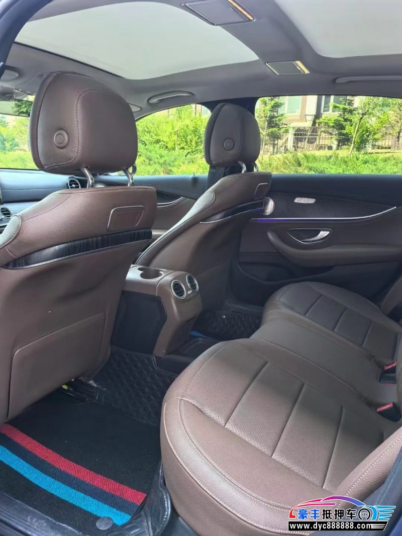 17年奔驰E轿车抵押车出售