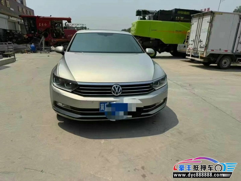抵押车出售17年大众迈腾轿车