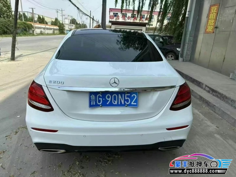 17年奔驰E轿车抵押车出售