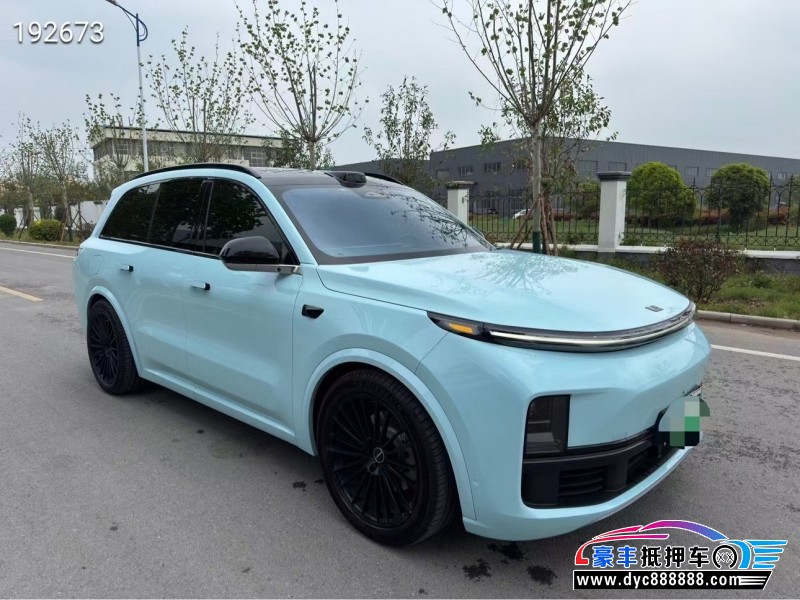 23年理想L8轿车抵押车出售