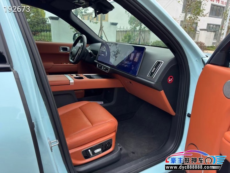 23年理想L8轿车抵押车出售