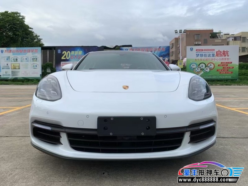 19年保时捷帕纳梅拉轿车
