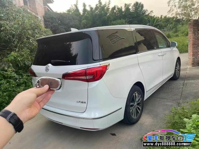 17年别克GL8轿车抵押车出售