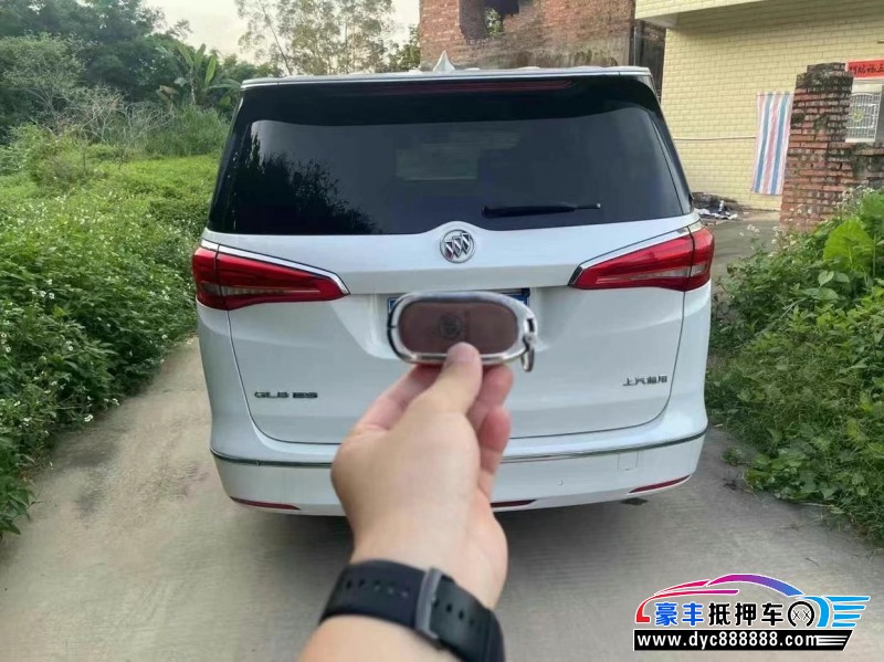 17年别克GL8轿车抵押车出售