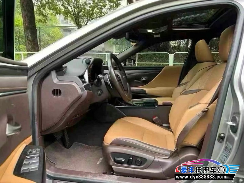 22年雷克萨斯ES轿车抵押车出售