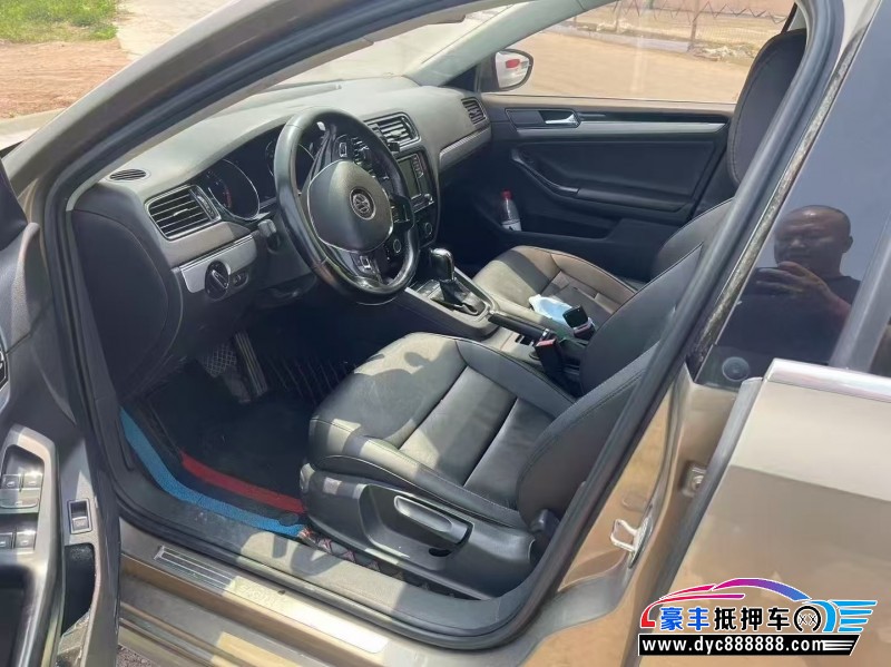 19年大众速腾轿车抵押车出售