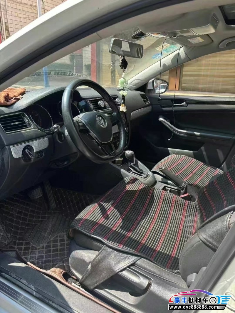 16年大众速腾轿车抵押车出售