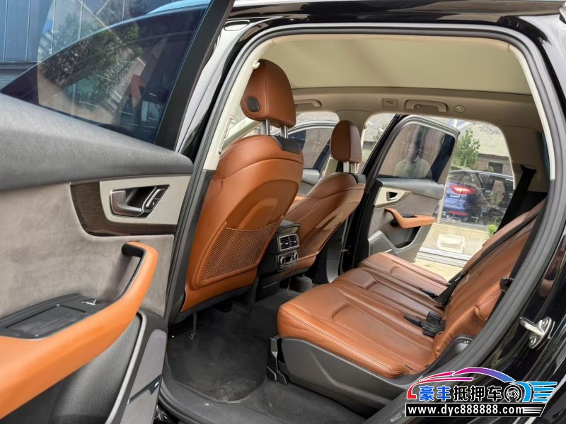 17年奥迪Q7轿车抵押车出售