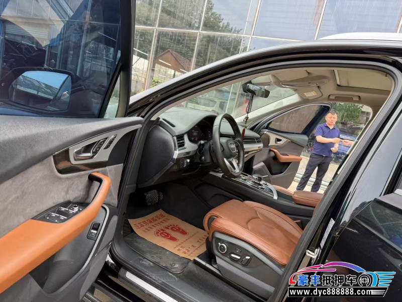 17年奥迪Q7轿车抵押车出售