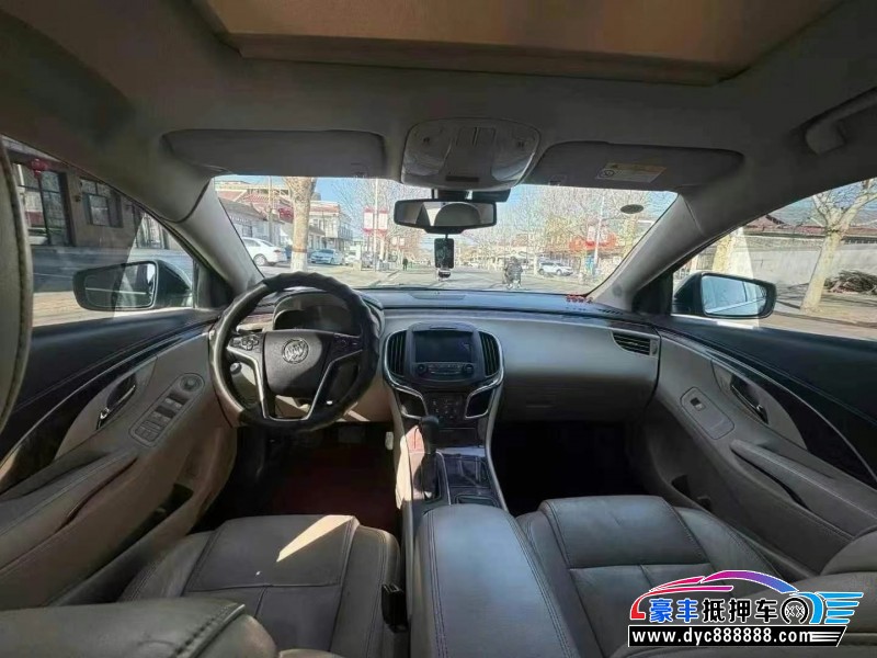 17年丰田奔跑者轿车抵押车出售