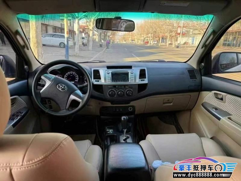 17年丰田奔跑者轿车抵押车出售